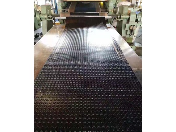 氟橡膠板是屬于實木的嗎